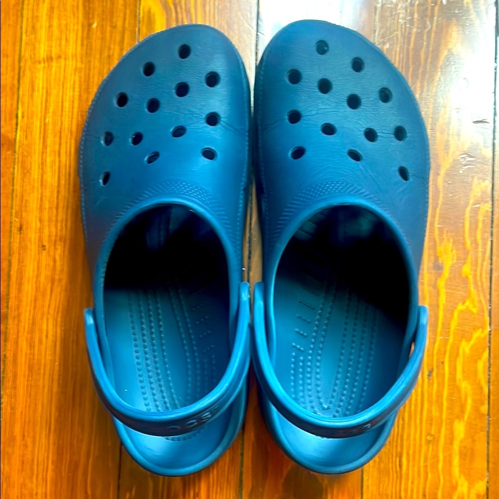 Men’s or Women’s Navy Blue Crocs in 11W or 9M